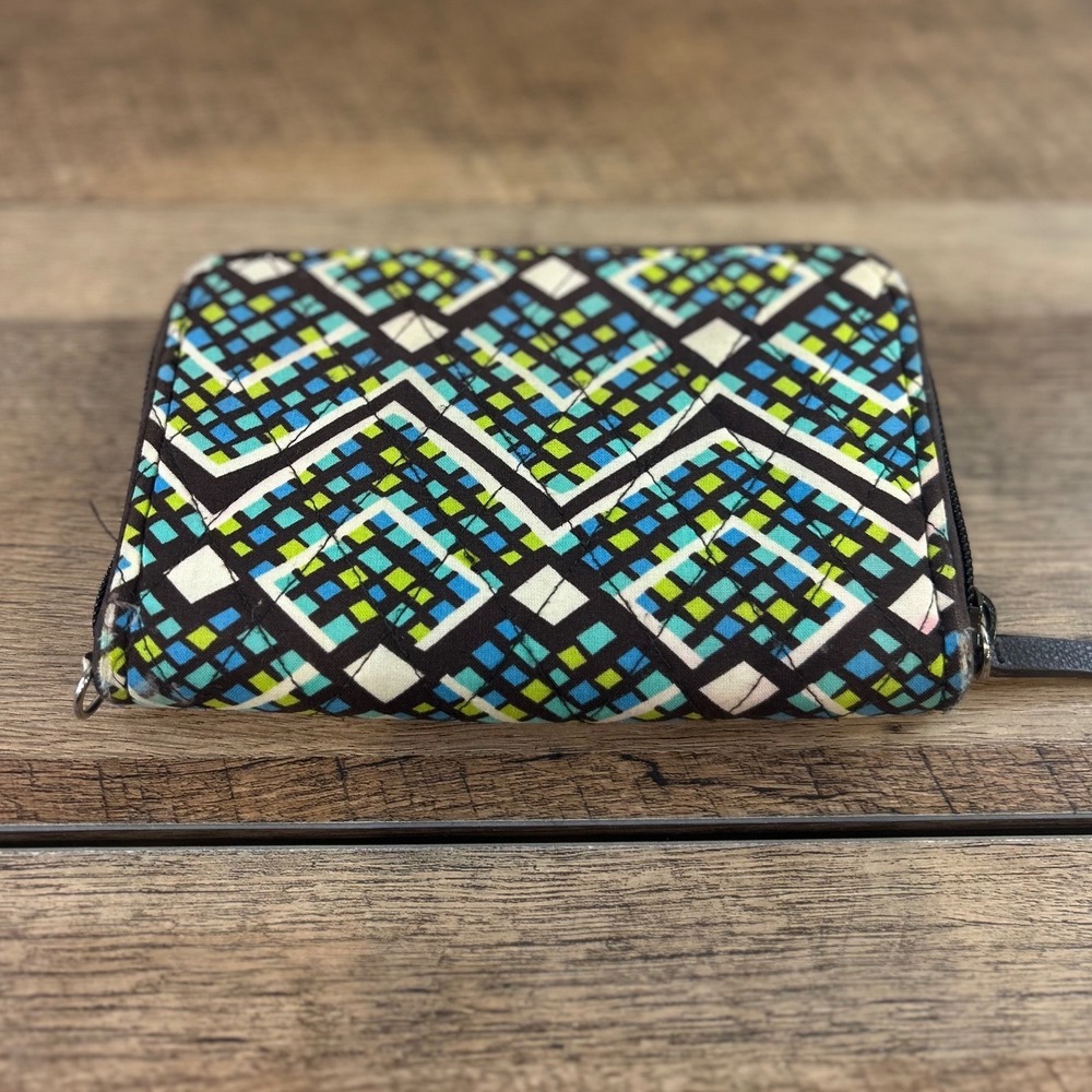 Vera Bradley Ziggy Zinnia Quilted Cotton Zip Around Accordion Wallet Blue Green
